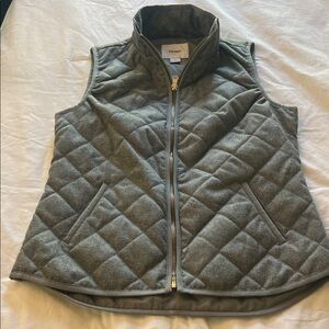 Old Navy Quilted Sleeveless Vest in Gray
